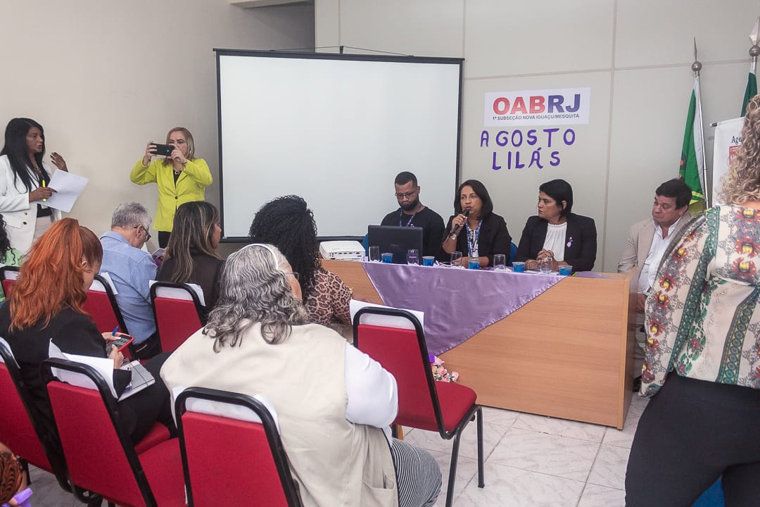 Tania Alexandre durante mesa sobre Agosto Lilás na OABRJ